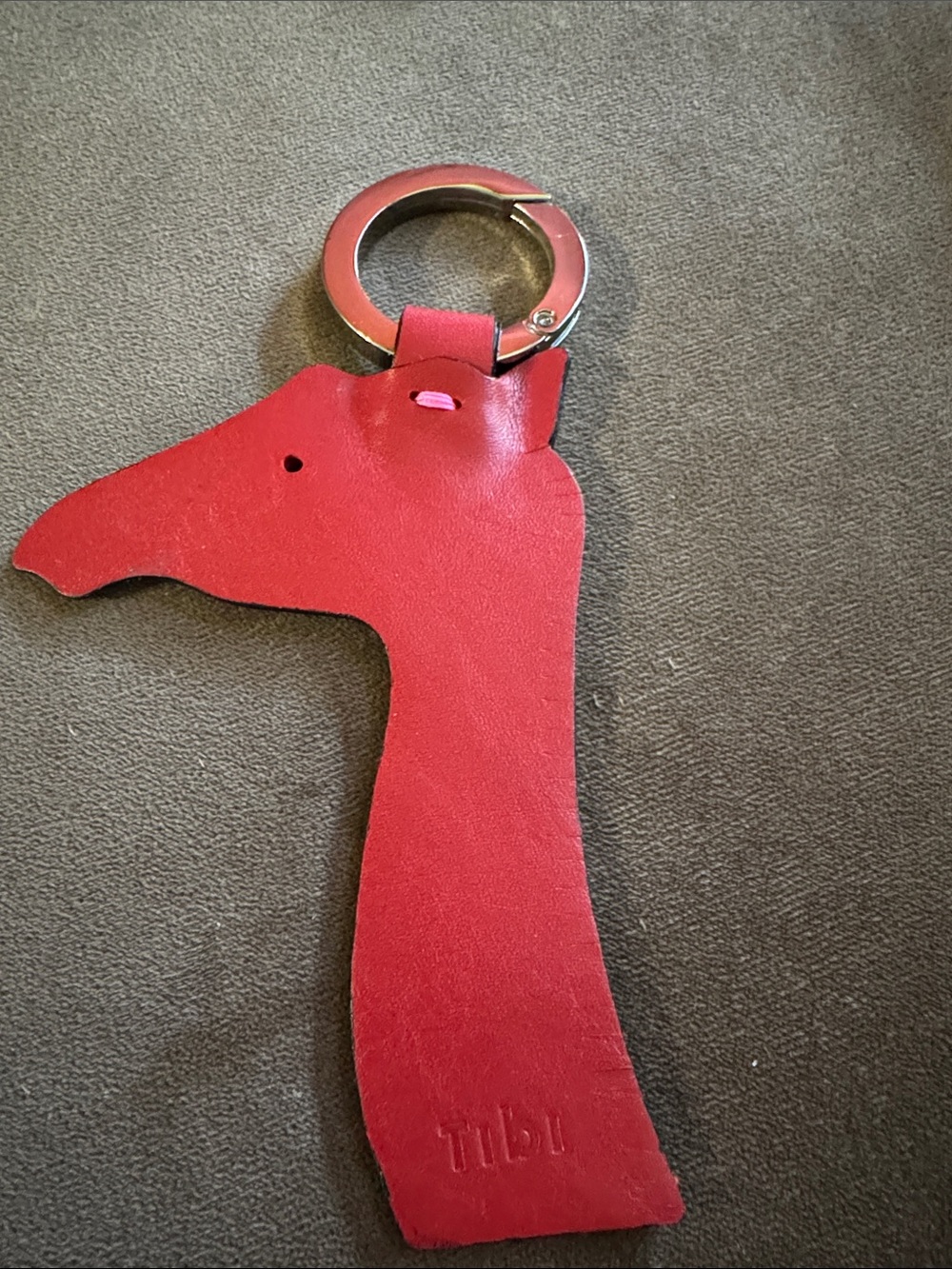 Red Leather Keychain Accessory - Modern Giraffe Design